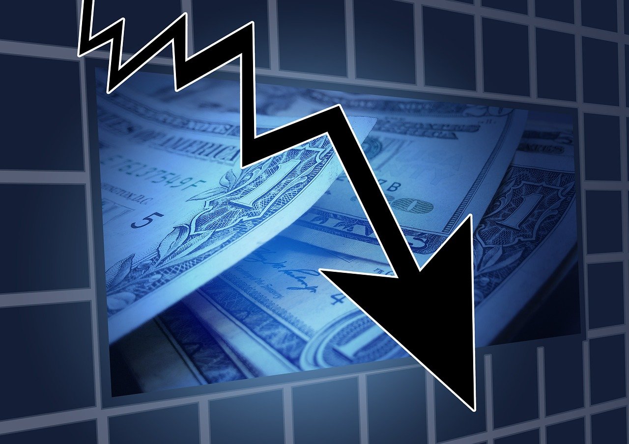 惠而浦盘中异动 股价大涨5.01%报107.85美元